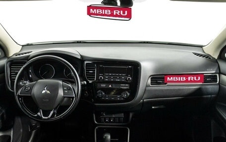 Mitsubishi Outlander III рестайлинг 3, 2018 год, 1 949 667 рублей, 13 фотография