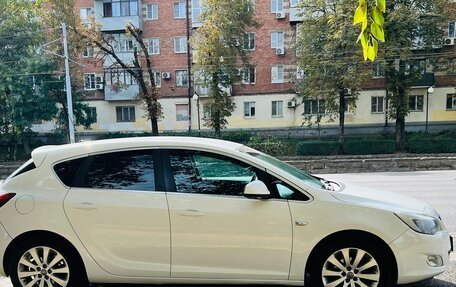 Opel Astra J, 2011 год, 850 000 рублей, 4 фотография