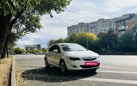 Opel Astra J, 2011 год, 850 000 рублей, 2 фотография