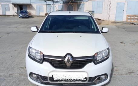 Renault Logan II, 2017 год, 820 000 рублей, 2 фотография