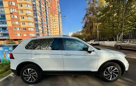 Volkswagen Tiguan II, 2018 год, 2 570 000 рублей, 2 фотография