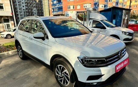 Volkswagen Tiguan II, 2018 год, 2 570 000 рублей, 13 фотография