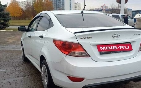 Hyundai Solaris II рестайлинг, 2011 год, 480 000 рублей, 9 фотография