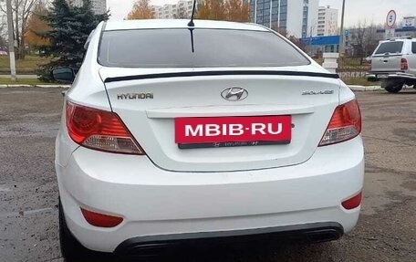 Hyundai Solaris II рестайлинг, 2011 год, 480 000 рублей, 2 фотография