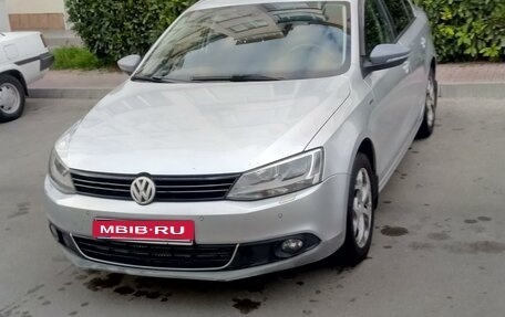 Volkswagen Jetta VI, 2013 год, 1 300 000 рублей, 3 фотография