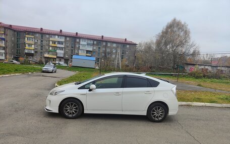 Toyota Prius, 2014 год, 1 307 499 рублей, 3 фотография