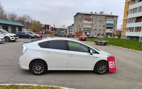 Toyota Prius, 2014 год, 1 307 499 рублей, 2 фотография