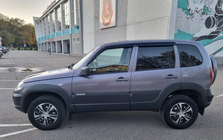 Chevrolet Niva I рестайлинг, 2017 год, 735 000 рублей, 3 фотография