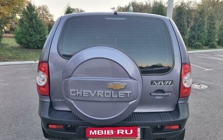 Chevrolet Niva I рестайлинг, 2017 год, 735 000 рублей, 5 фотография