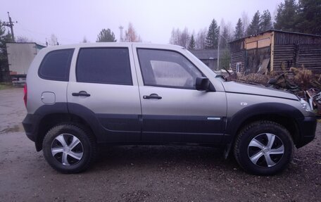 Chevrolet Niva I рестайлинг, 2011 год, 550 000 рублей, 3 фотография