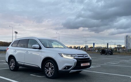 Mitsubishi Outlander III рестайлинг 3, 2017 год, 2 580 000 рублей, 8 фотография