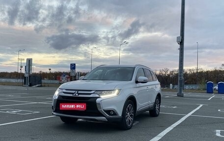 Mitsubishi Outlander III рестайлинг 3, 2017 год, 2 580 000 рублей, 2 фотография