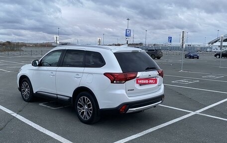 Mitsubishi Outlander III рестайлинг 3, 2017 год, 2 580 000 рублей, 4 фотография