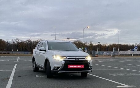 Mitsubishi Outlander III рестайлинг 3, 2017 год, 2 580 000 рублей, 16 фотография