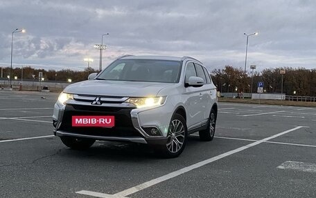 Mitsubishi Outlander III рестайлинг 3, 2017 год, 2 580 000 рублей, 17 фотография