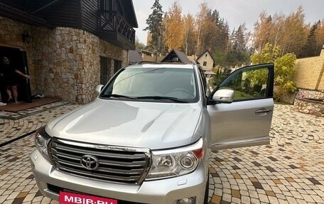 Toyota Land Cruiser 200, 2013 год, 4 555 000 рублей, 2 фотография