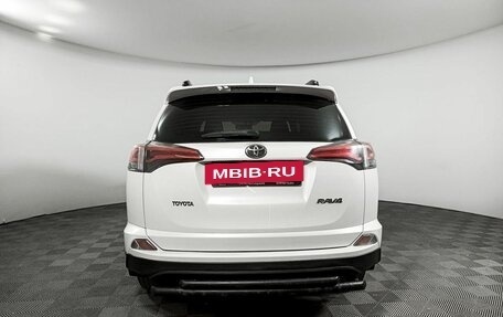 Toyota RAV4, 2017 год, 2 439 000 рублей, 6 фотография