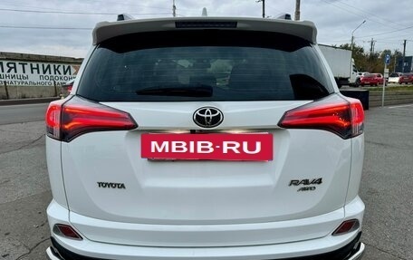 Toyota RAV4, 2017 год, 2 860 000 рублей, 5 фотография