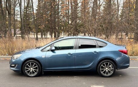 Opel Astra J, 2012 год, 700 000 рублей, 2 фотография