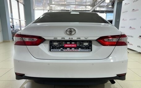 Toyota Camry, 2021 год, 3 180 000 рублей, 10 фотография