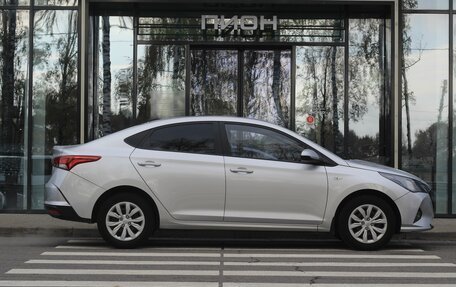 Hyundai Solaris II рестайлинг, 2021 год, 1 830 000 рублей, 2 фотография