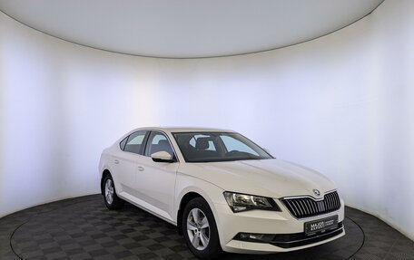 Skoda Superb III рестайлинг, 2018 год, 2 390 000 рублей, 3 фотография