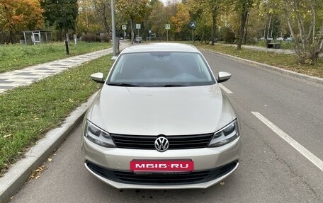 Volkswagen Jetta VI, 2012 год, 1 000 000 рублей, 2 фотография