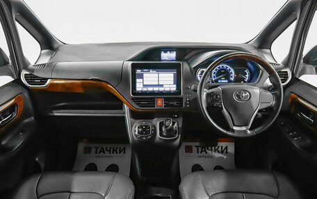 Toyota Voxy III, 2014 год, 2 260 000 рублей, 8 фотография