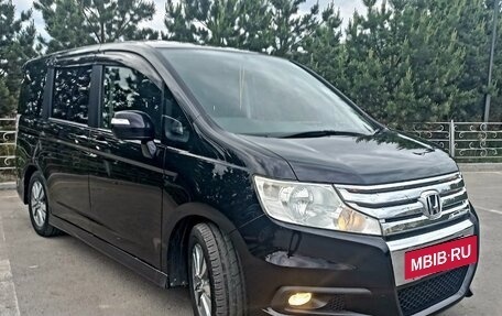 Honda Stepwgn IV, 2011 год, 1 700 000 рублей, 2 фотография