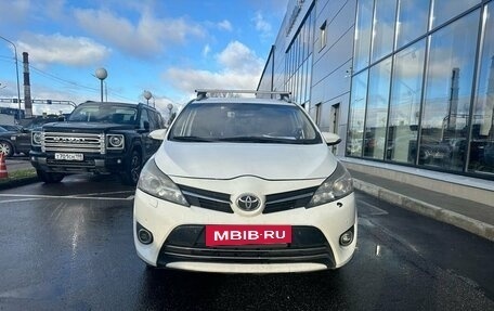 Toyota Verso I, 2013 год, 1 599 000 рублей, 2 фотография