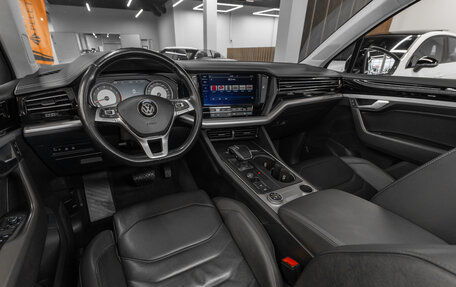 Volkswagen Touareg III, 2019 год, 4 150 000 рублей, 9 фотография