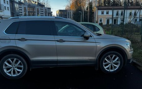 Volkswagen Tiguan II, 2018 год, 3 300 000 рублей, 2 фотография