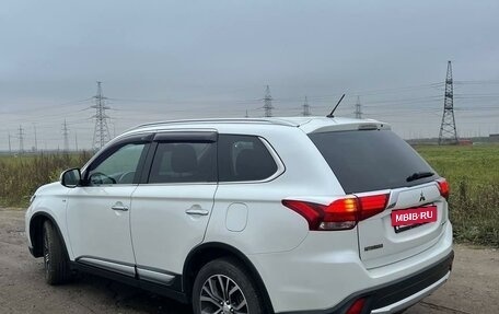 Mitsubishi Outlander III рестайлинг 3, 2016 год, 2 350 000 рублей, 4 фотография