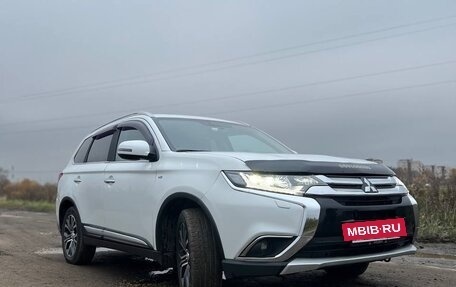 Mitsubishi Outlander III рестайлинг 3, 2016 год, 2 350 000 рублей, 2 фотография