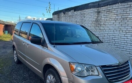 Chrysler Town & Country V рестайлинг, 2008 год, 1 500 000 рублей, 2 фотография