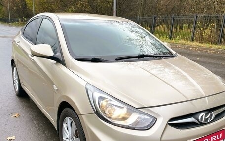 Hyundai Solaris II рестайлинг, 2011 год, 830 000 рублей, 2 фотография