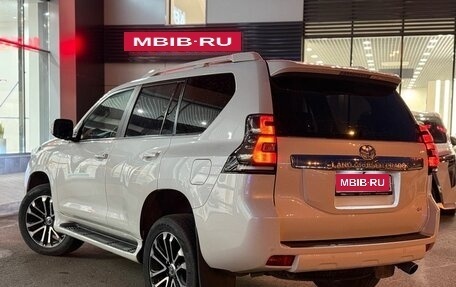 Toyota Land Cruiser Prado 150 рестайлинг 2, 2014 год, 3 379 000 рублей, 6 фотография