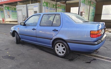 Volkswagen Vento, 1992 год, 290 000 рублей, 3 фотография