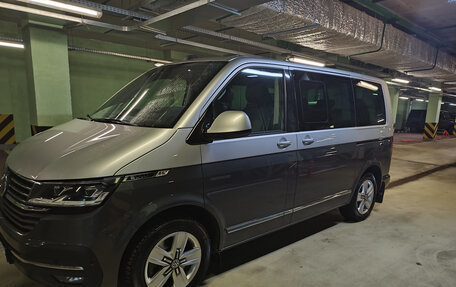 Volkswagen Multivan T6 рестайлинг, 2020 год, 7 175 000 рублей, 2 фотография