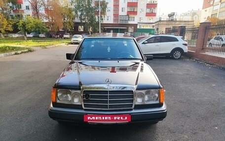 Mercedes-Benz E-Класс, 1993 год, 800 000 рублей, 2 фотография