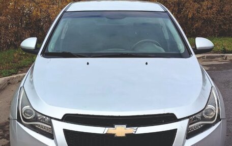 Chevrolet Cruze II, 2010 год, 695 000 рублей, 3 фотография