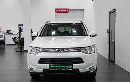 Mitsubishi Outlander III рестайлинг 3, 2013 год, 1 370 000 рублей, 2 фотография