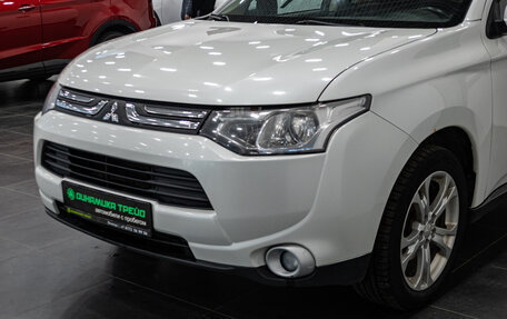 Mitsubishi Outlander III рестайлинг 3, 2013 год, 1 370 000 рублей, 3 фотография