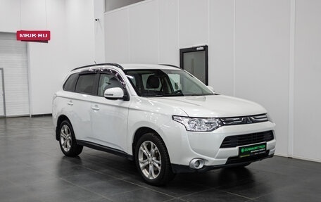 Mitsubishi Outlander III рестайлинг 3, 2013 год, 1 370 000 рублей, 4 фотография