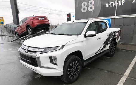 Mitsubishi L200 IV рестайлинг, 2023 год, 5 199 000 рублей, 2 фотография