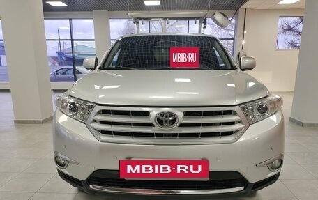 Toyota Highlander III, 2011 год, 2 430 000 рублей, 2 фотография