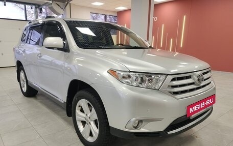 Toyota Highlander III, 2011 год, 2 430 000 рублей, 3 фотография