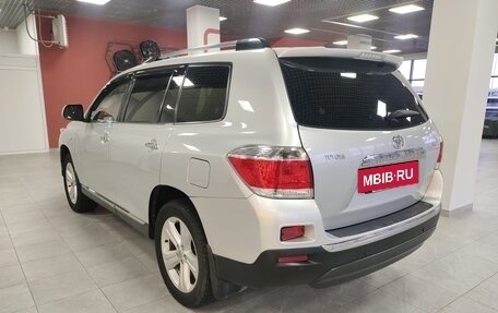 Toyota Highlander III, 2011 год, 2 430 000 рублей, 7 фотография