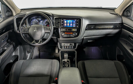 Mitsubishi Outlander III рестайлинг 3, 2019 год, 2 362 500 рублей, 9 фотография