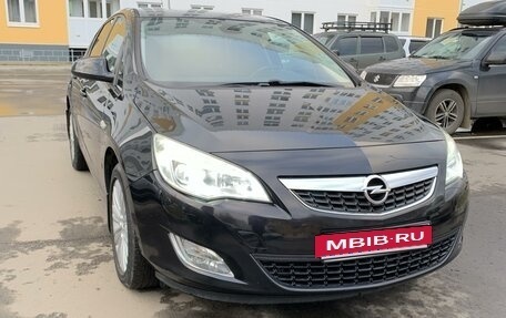 Opel Astra J, 2011 год, 890 000 рублей, 3 фотография